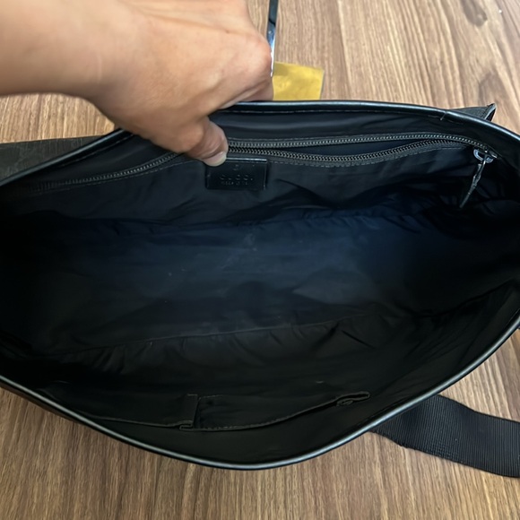 A198-  💯 % authentic Gucci messenger crossbody bag - Picture 12 of 16